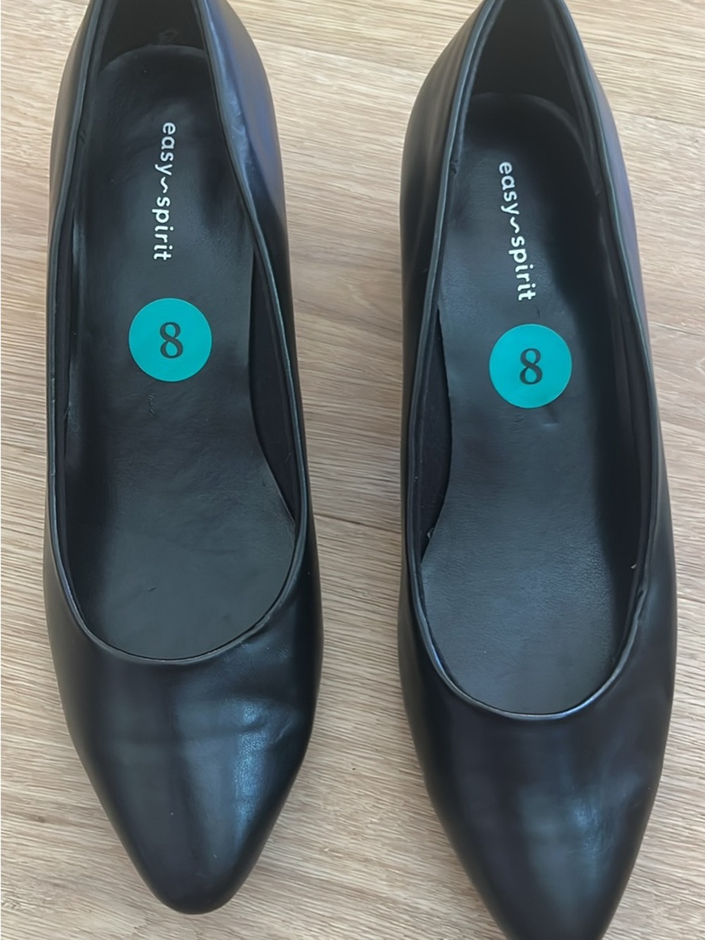 Easy Spirit Women's Black classic Pointed-Toe pumps